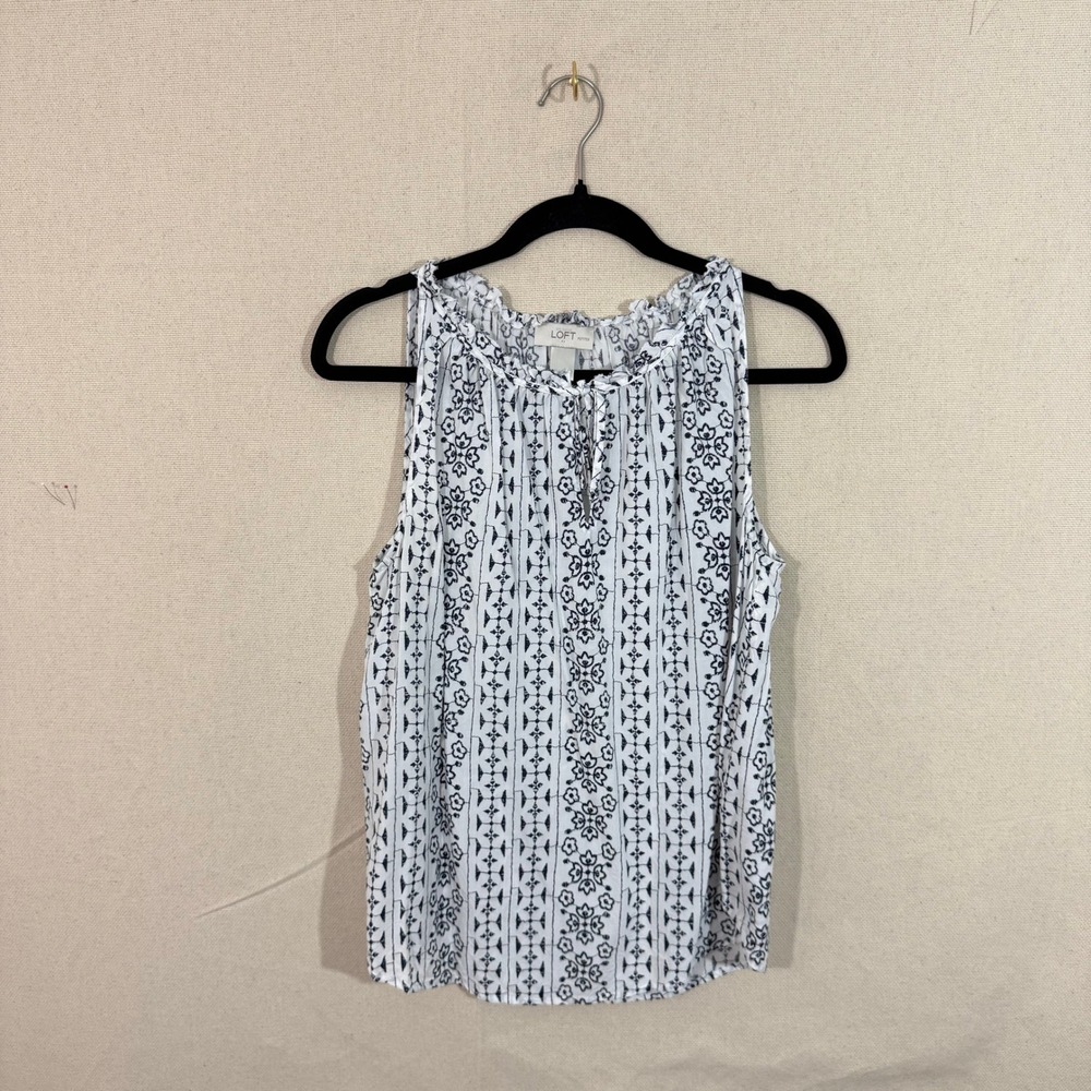 Loft Petites White Navy Blue Geometric Floral Sleeveless Blouse Top LP Rayon